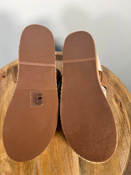NWB Kaanas Selangor Woven Leather Sandals Women's Size 11