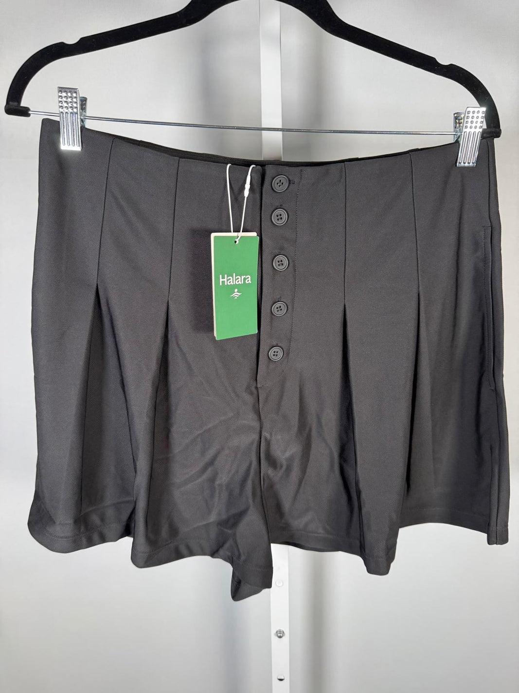 NWT Halara Button Front Pleated Shorts Black Size Large