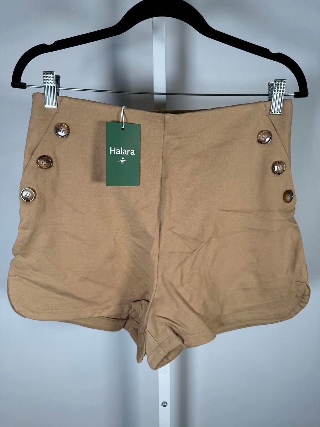 NWT Halara Tan High Rise Button Accent Shorts Women’s Size Large