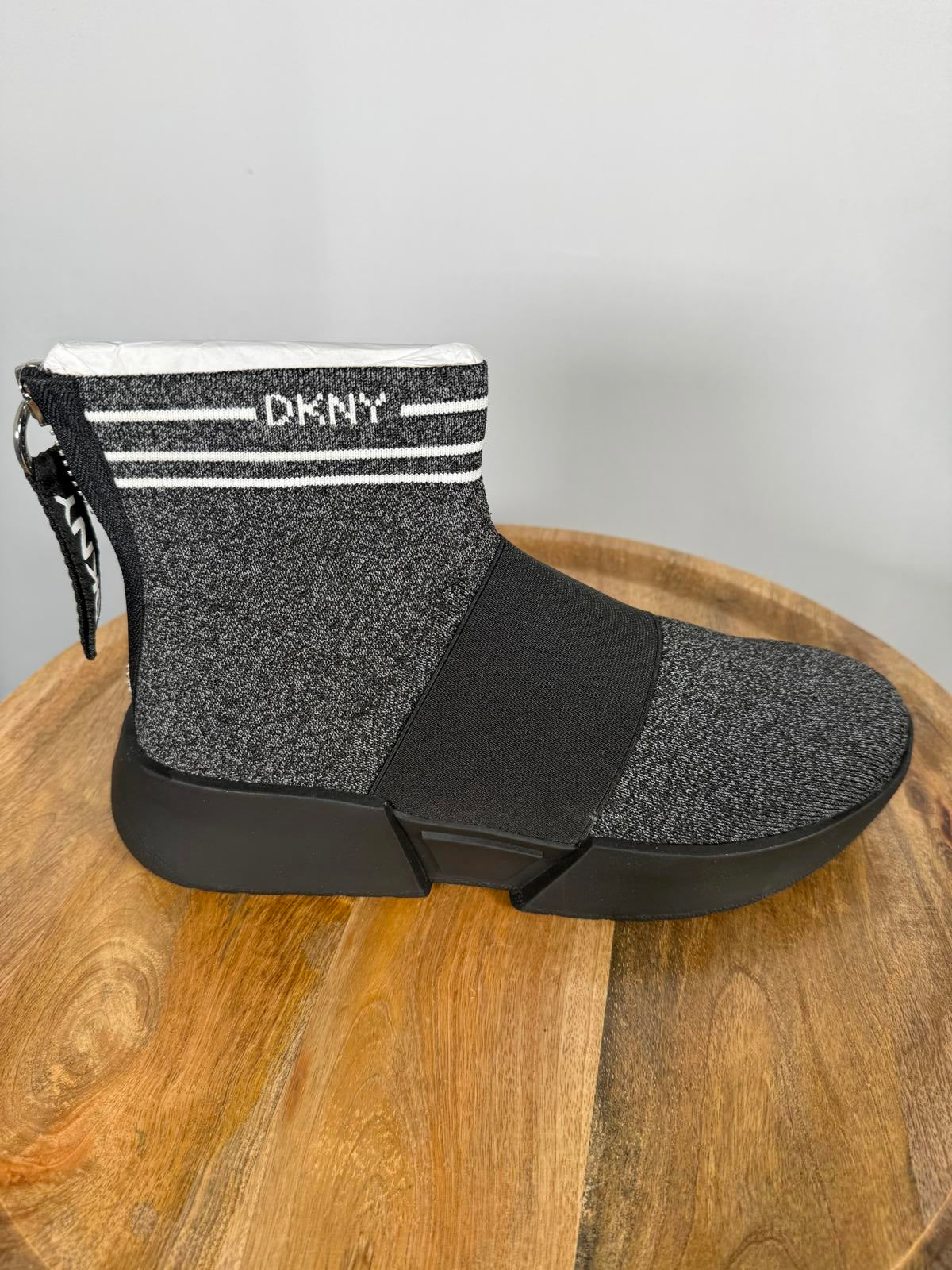 DKNY Marini Women's Black Grey Sneakers US Size 10 / EU 41 NWB