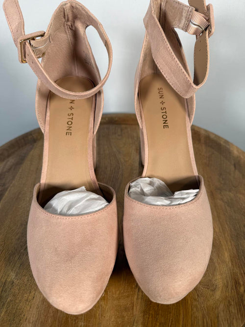 NWB Sun Stone Estrella Blush Faux Suede Platform Pumps Women's Size 10