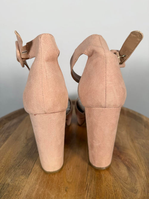 NWB Sun Stone Estrella Blush Faux Suede Platform Pumps Women's Size 10