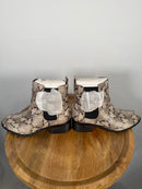 NWB Kenneth Cole Reaction Salt Biker Jewel Chelsea Boots Women's Size 5.5