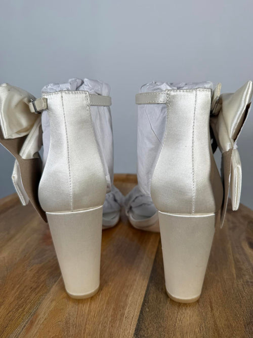 Oleg Cassini Melania Bow Rhinestone Heel Ivory Women's US Size 8 NWB