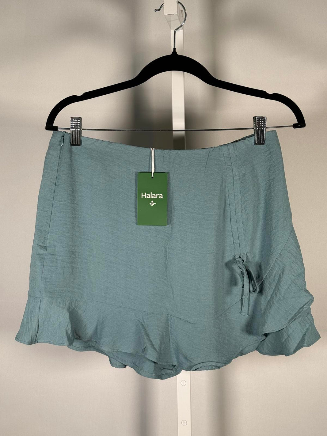 NWT Halara Women’s Wrap Mini Skirt Tie Side Ruffle Hem Size Medium