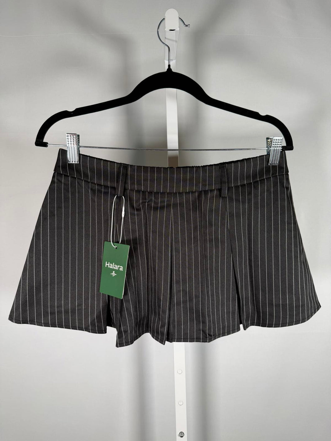 NWT Halara Black Pinstripe Pleated 2-in-1 Built-In Shorts Size Small