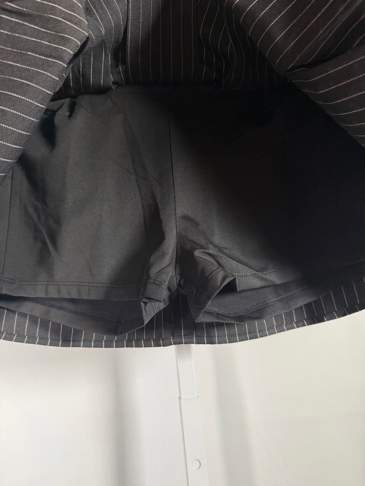 NWT Halara Black Pinstripe Pleated 2-in-1 Built-In Shorts Size Small