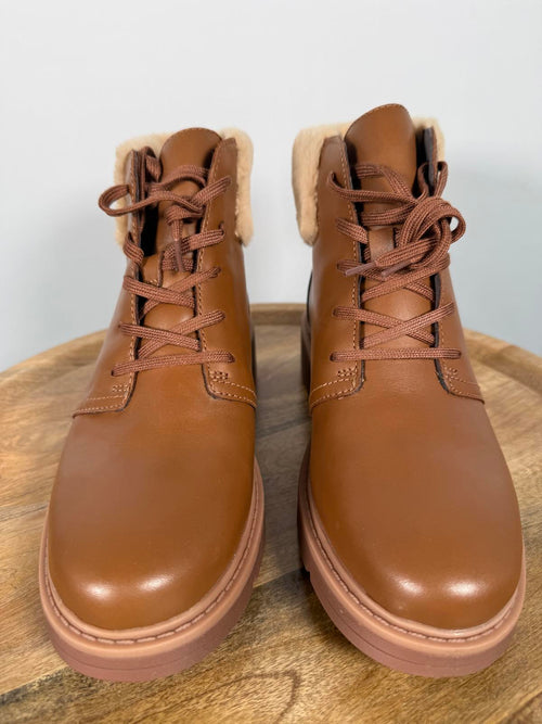 Clarks Andie Go Ankle Boots Brown Faux Fur Lined Lace Up Size 7.5