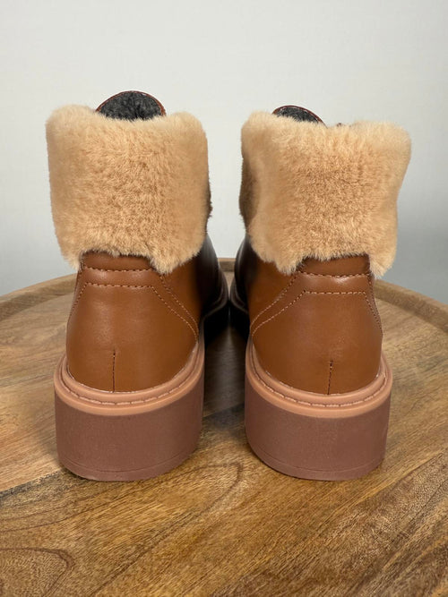 Clarks Andie Go Ankle Boots Brown Faux Fur Lined Lace Up Size 7.5