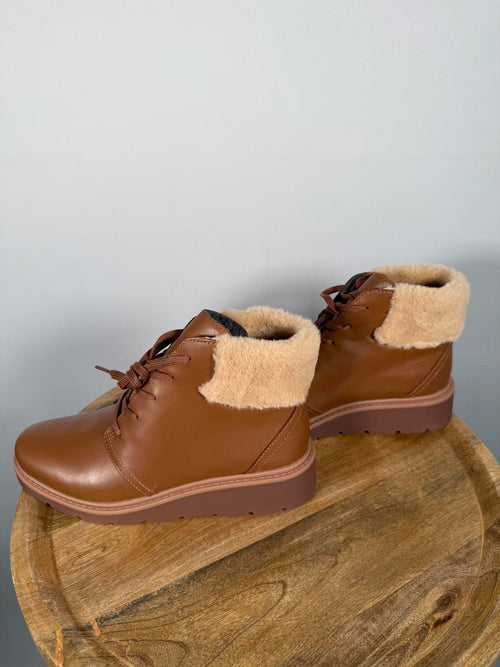 Clarks Andie Go Ankle Boots Brown Faux Fur Lined Lace Up Size 7.5