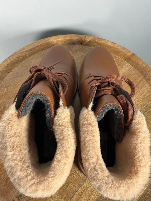 Clarks Andie Go Ankle Boots Brown Faux Fur Lined Lace Up Size 7.5
