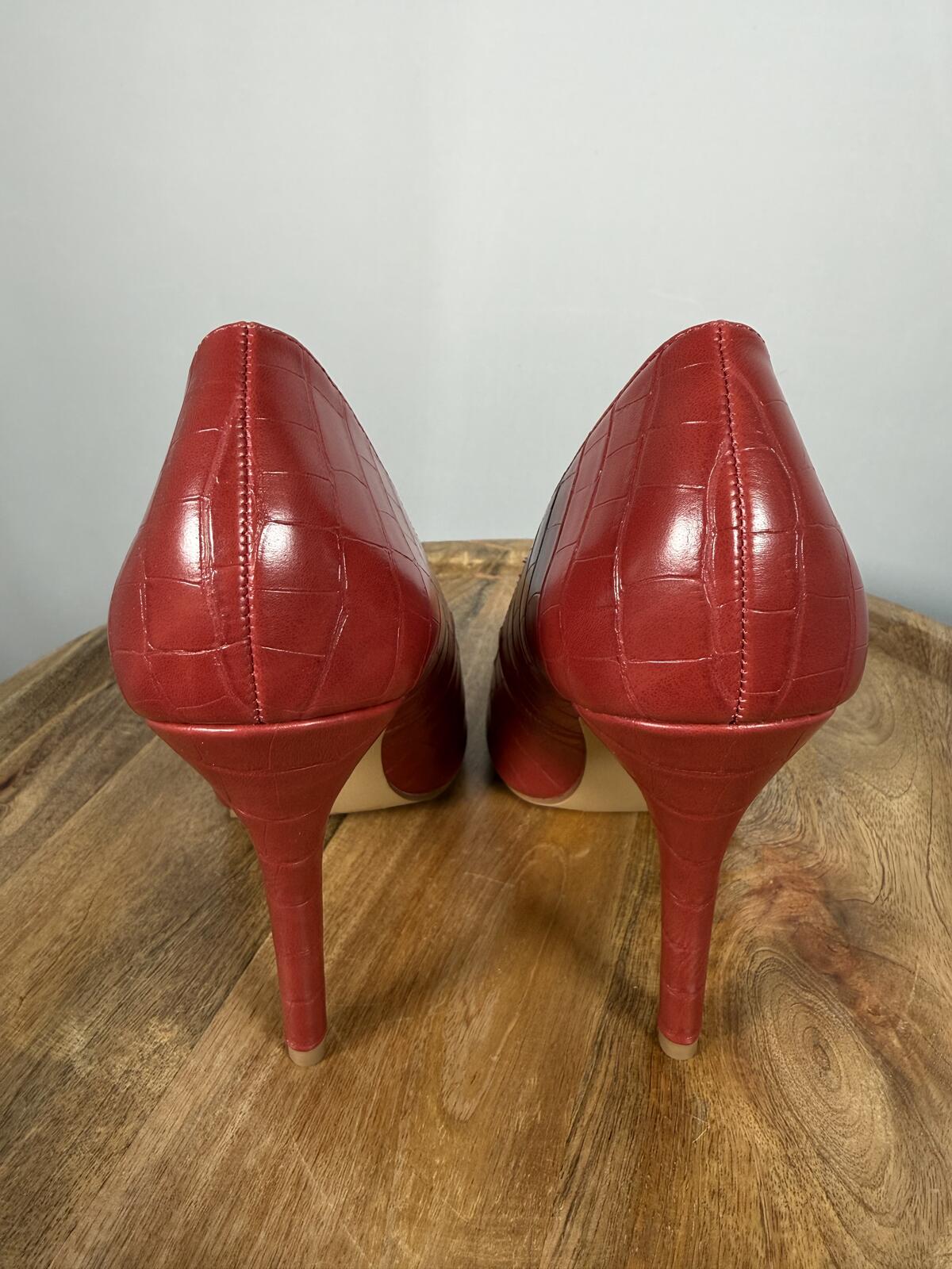 French Connection Red Croc Embossed Pointed Toe Heels Size 6 NWB