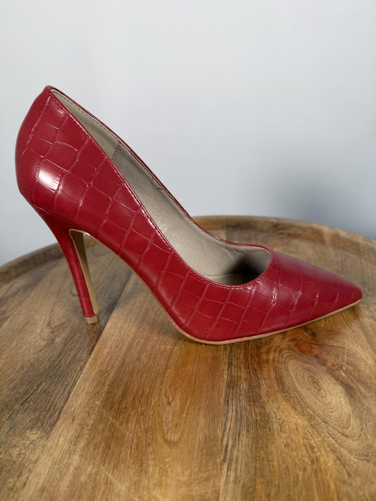 French Connection Red Croc Embossed Pointed Toe Heels Size 8 NWB
