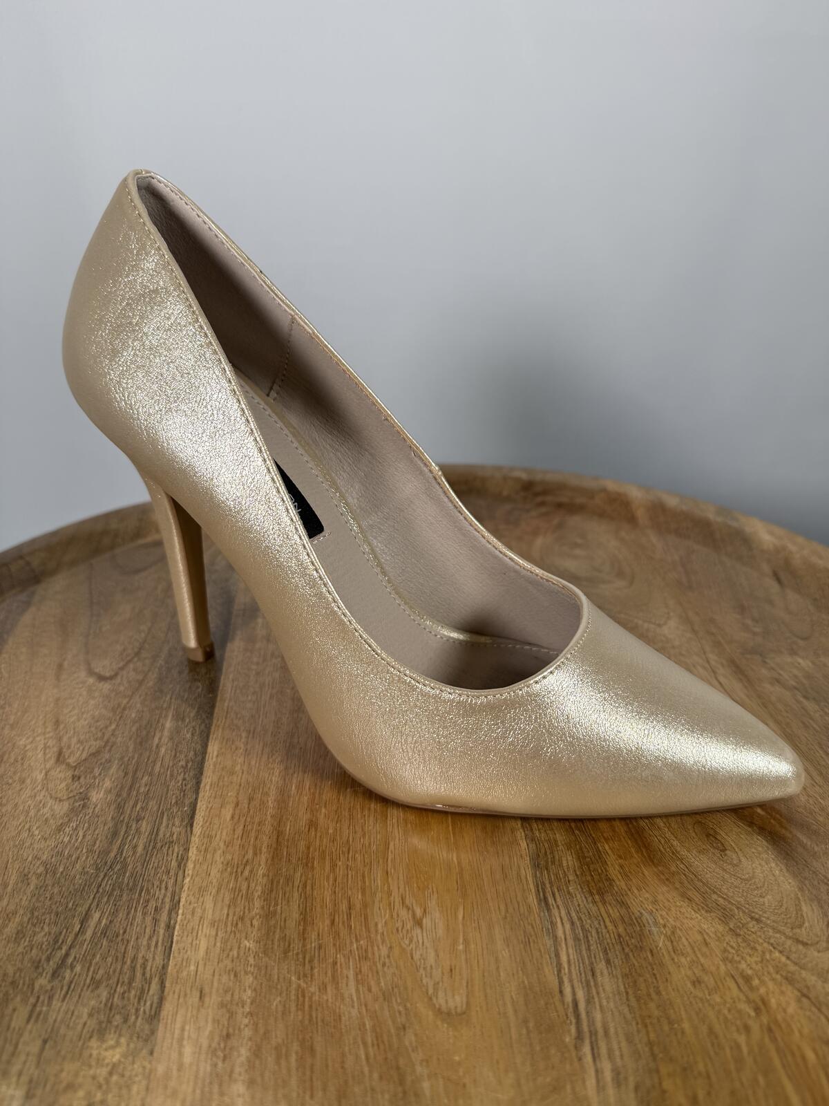 French Connection Metallic Champagne Pointed Toe Heels Size 7.5 NWB