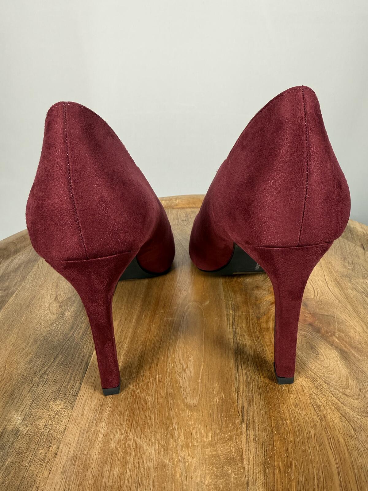 French Connection Burgundy Suede Pointed Toe Heels Size 9 NWB