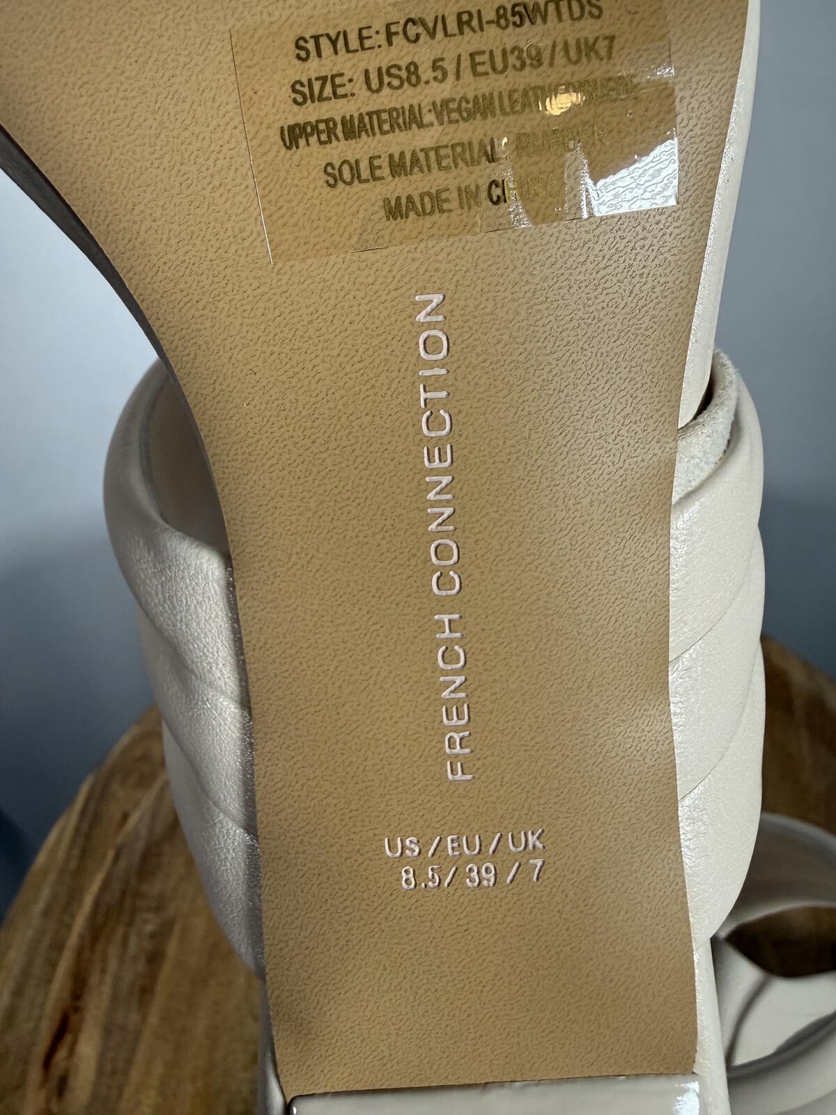 French Connection Heels White Thong Strap Square Toe Padded Sandals US 8.5 NWB