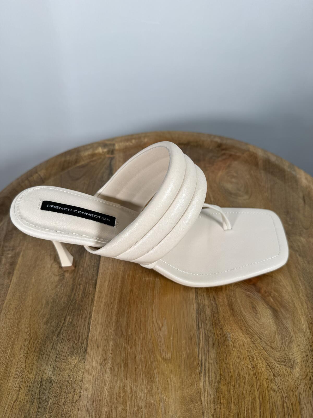 French Connection Heels White Thong Strap Square Toe Padded Sandals US 7.5 NWB