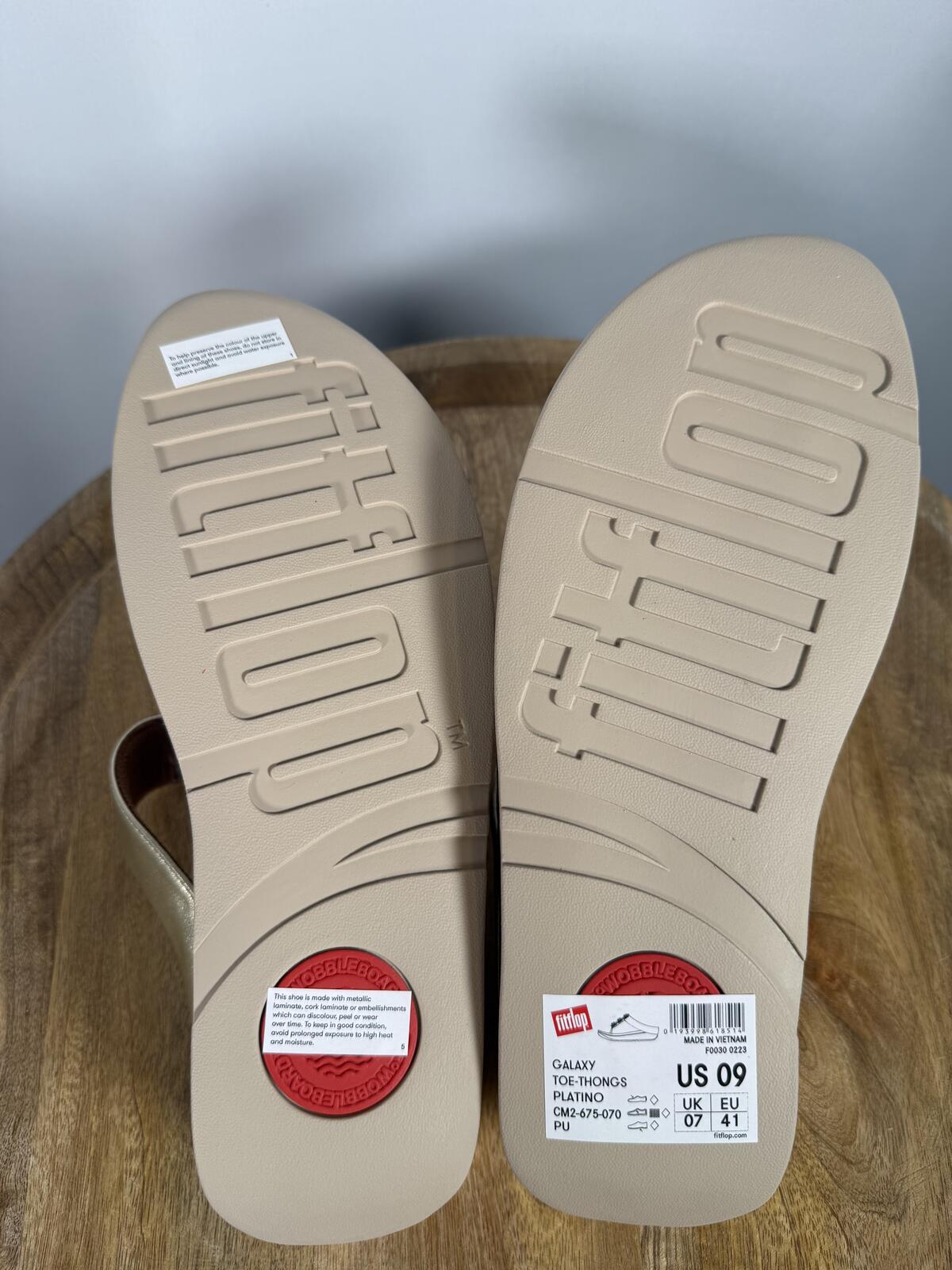 FitFlop Galaxy Toe Wedge Flip Flop Women’s US 9 Platino Sandals NWB