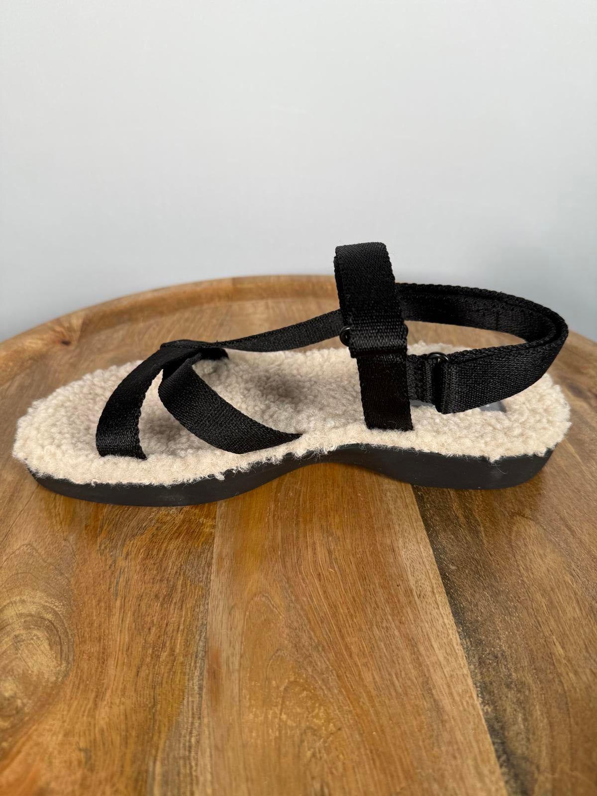 NWB Everlane The ReNew Teddy Sport Sandal Black/Cream Women's Size 7