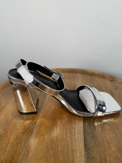 NWB PrettyLittleThing Silver Metallic Square Toe Block Heel Sandals Size 5