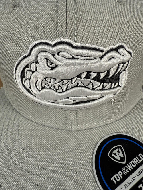 Top Of The World FLORIDA GATORS HAT fitted Size 7 5/8 Grey & White Gator