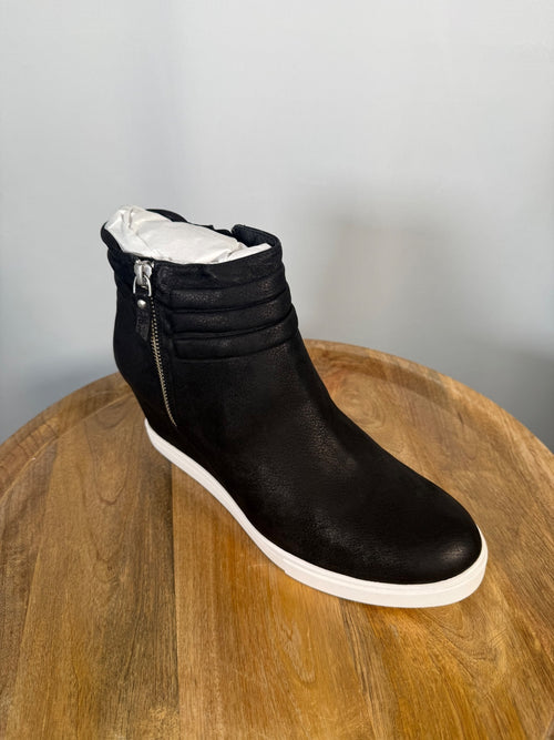 NWB Linea Paolo Frieda Black Oiled Leather Wedge Sneakers Size 8.5