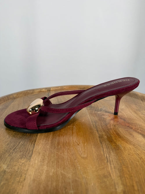 NWB Berness Royalty Wine Gold Accent Heeled Sandals Women's Size 7.5