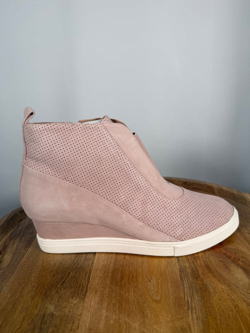 NWB Linea Paolo Anna Blush Perforated Suede Wedge Sneakers Size 6.5