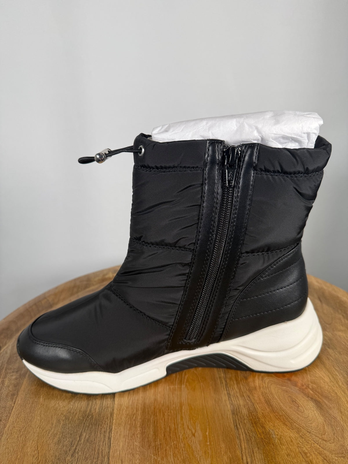 NWB Linea Paolo Gillie Black Puffer Wedge Sneaker Boots Size 9.5
