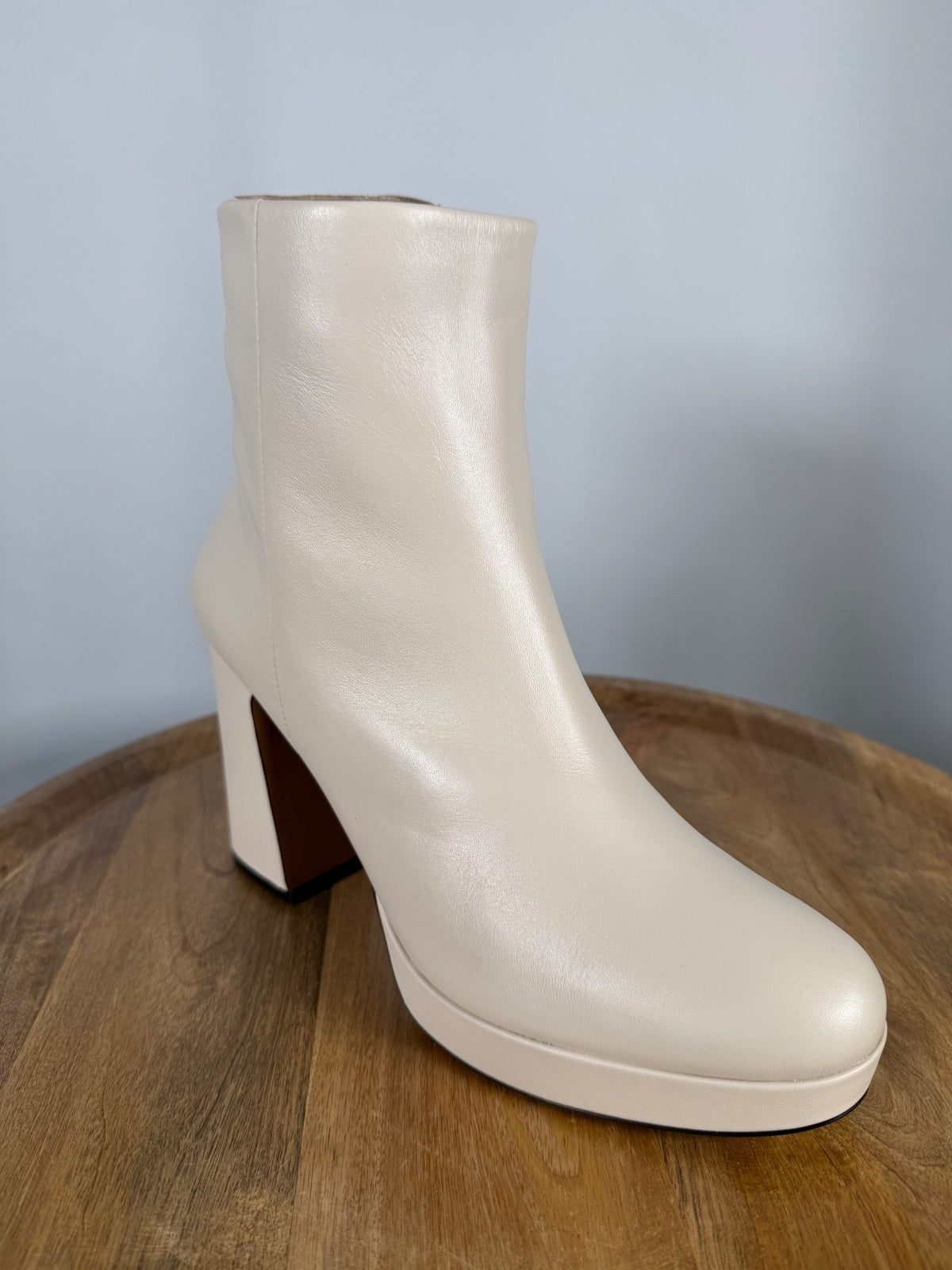 NWB Linea Paolo Winslow Cream Leather Platform Block Heel Ankle Boots Size 9