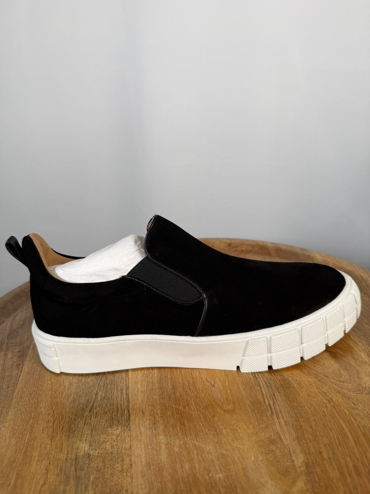 NWB Linea Paolo Kenly Black Suede Slip-On Sneakers Women's Size 8