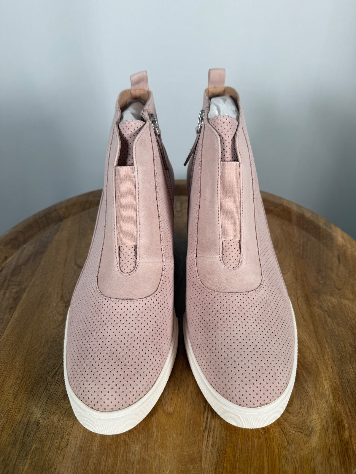 NWB Linea Paolo Anna Blush Perforated Suede Wedge Sneakers Size 10