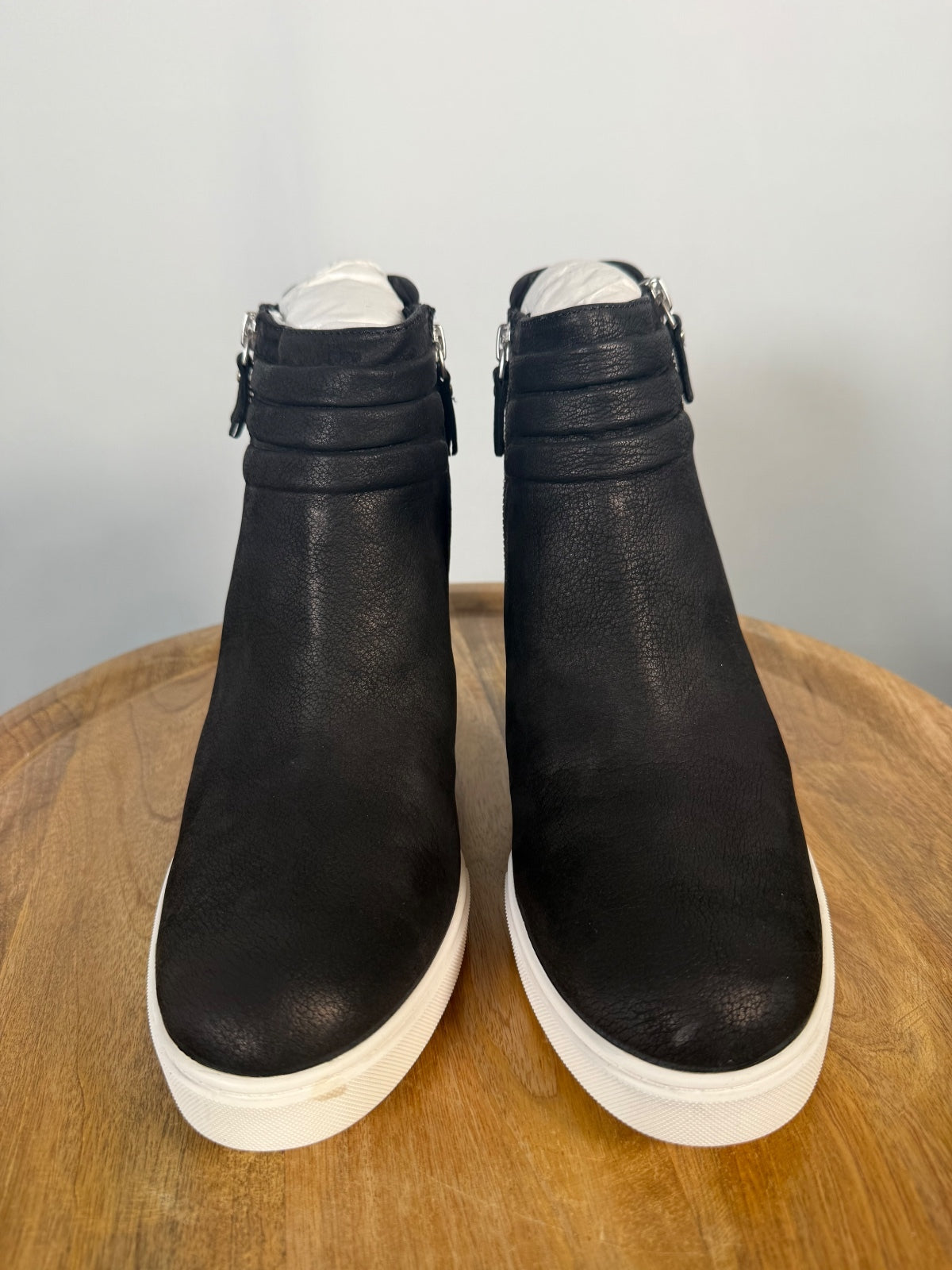 NWB Linea Paolo Frieda Black Oiled Leather Wedge Sneakers Size 8.5