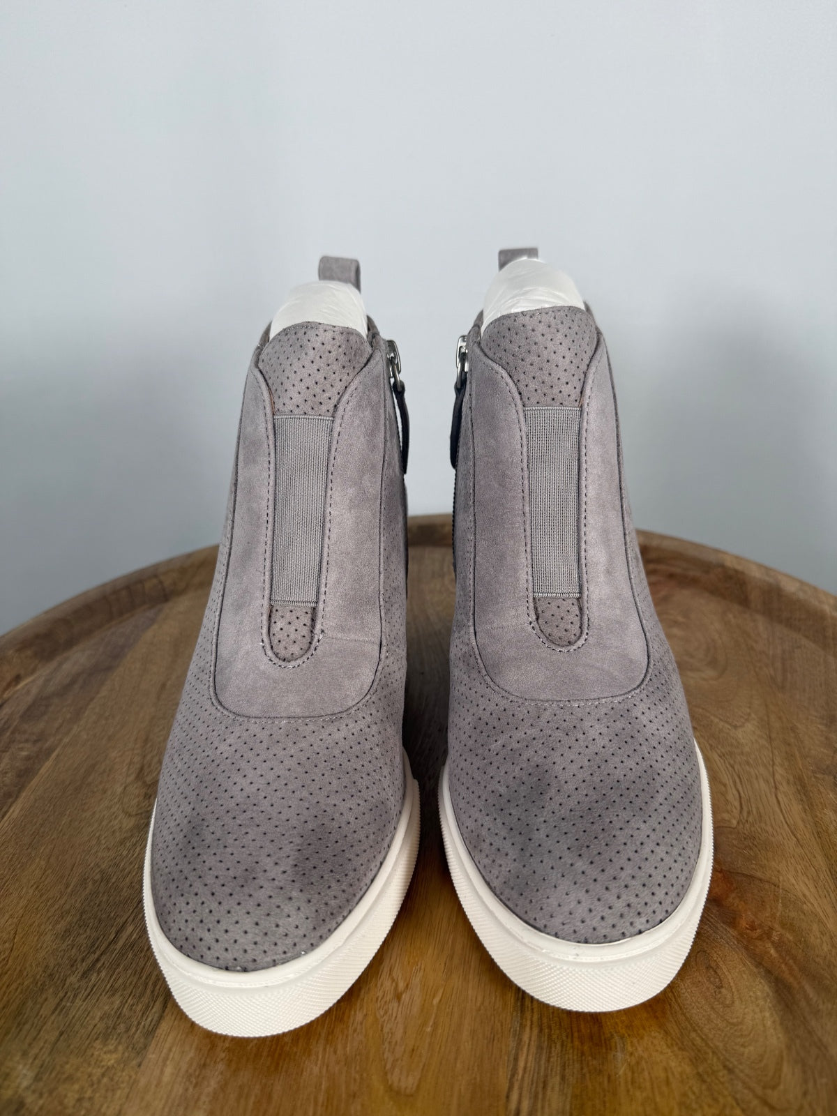 NWB Linea Paolo Anna Rock Gray Perforated Kid Suede Wedge Sneakers Size 5.5