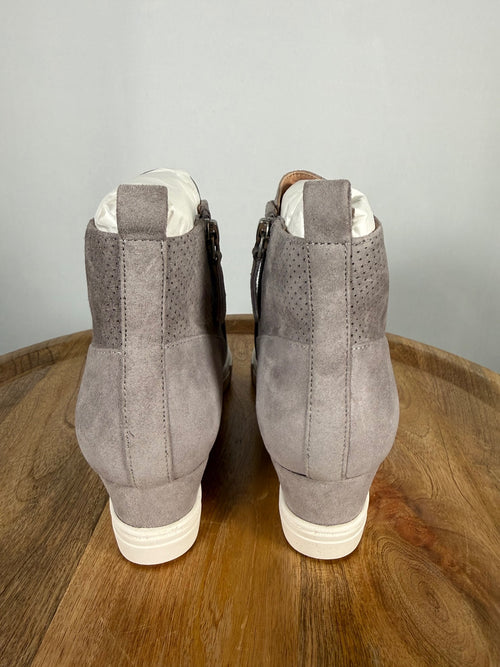 NWB Linea Paolo Anna Rock Gray Perforated Kid Suede Wedge Sneakers Size 5.5