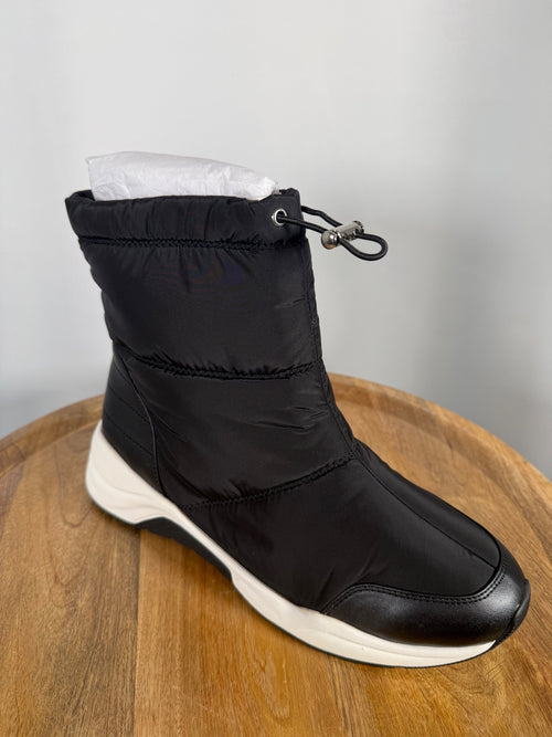 NWB Linea Paolo Gillie Black Puffer Wedge Sneaker Boots Size 6.5