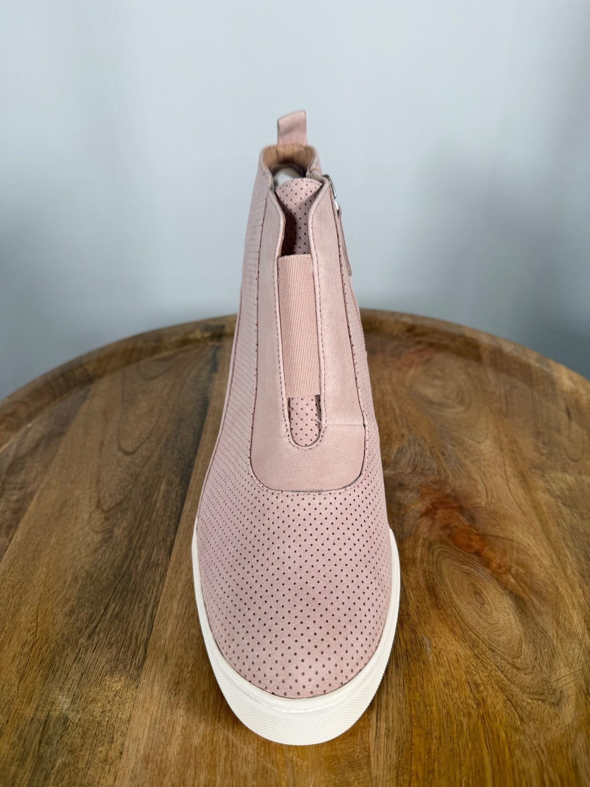 NWB Linea Paolo Anna Blush Perforated Suede Wedge Sneakers Size 10