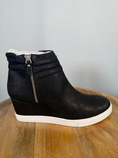 NWB Linea Paolo Frieda Black Oiled Leather Wedge Sneakers Size 8.5