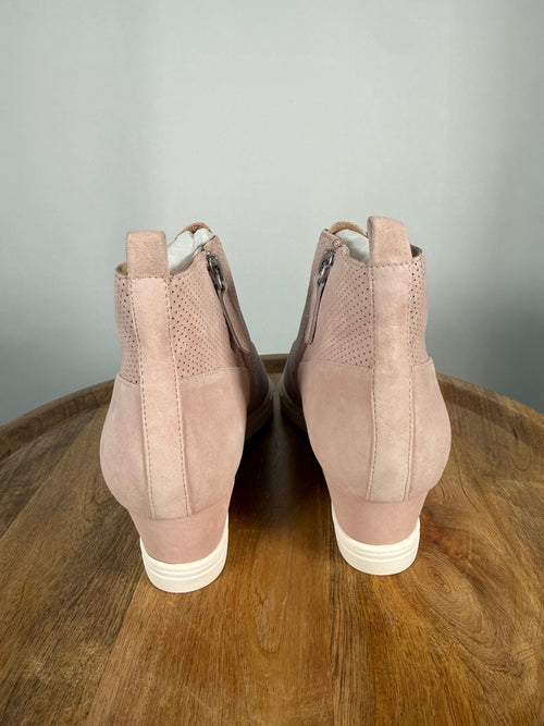 NWB Linea Paolo Anna Blush Perforated Suede Wedge Sneakers Size 6.5