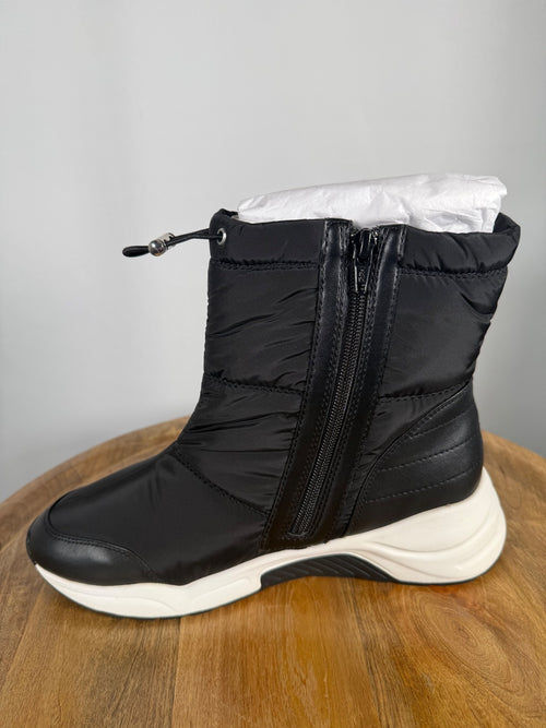 NWB Linea Paolo Gillie Black Puffer Wedge Sneaker Boots Size 11