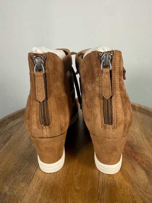 NWB Linea Paolo Fave Tan Kid Suede Cutout Wedge Sneakers Size 8.5