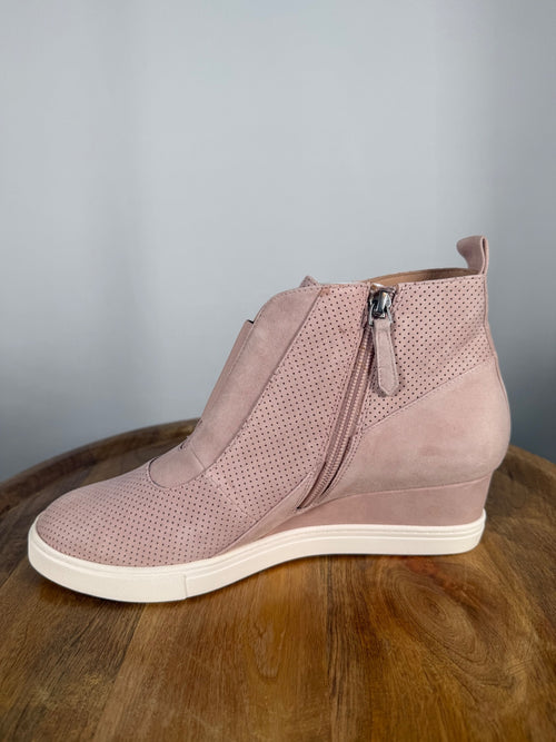 NWB Linea Paolo Anna Blush Perforated Suede Wedge Sneakers Size 7