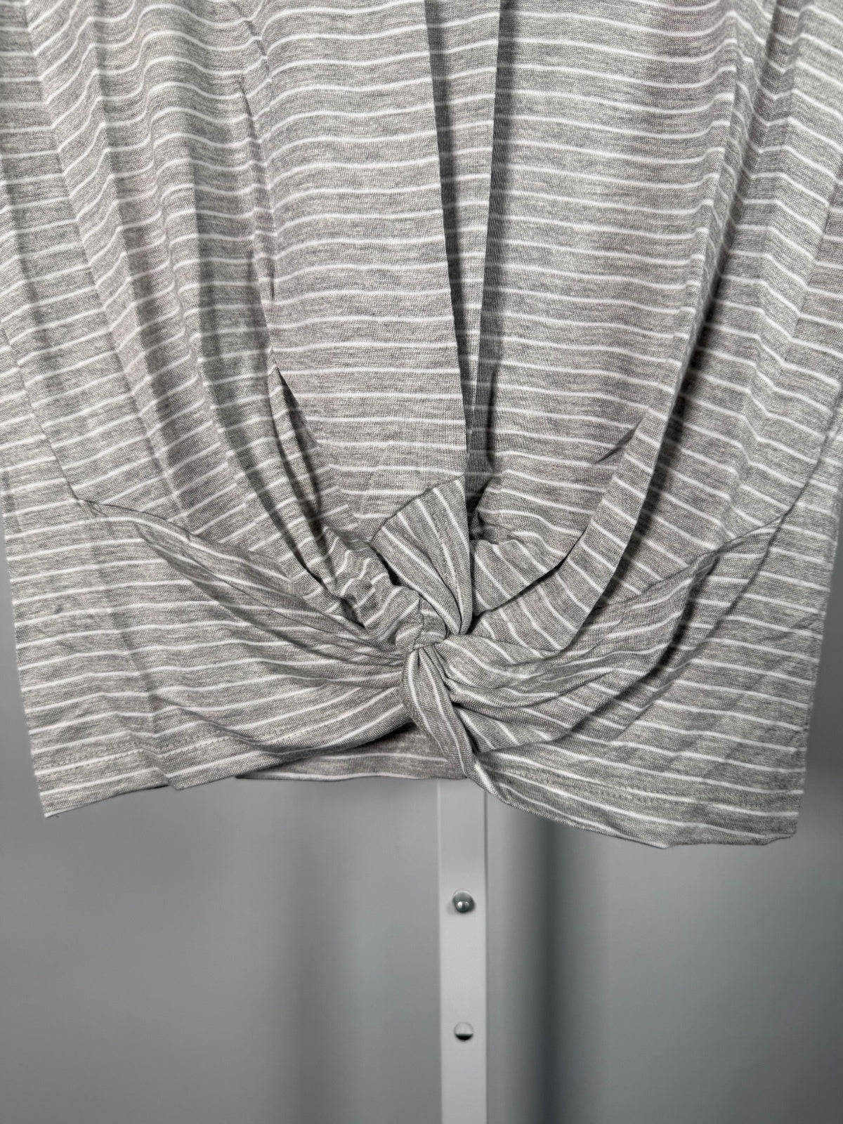 NWT Six Fifty Heather Gray Twist Front Short Sleeve Top Size Medium