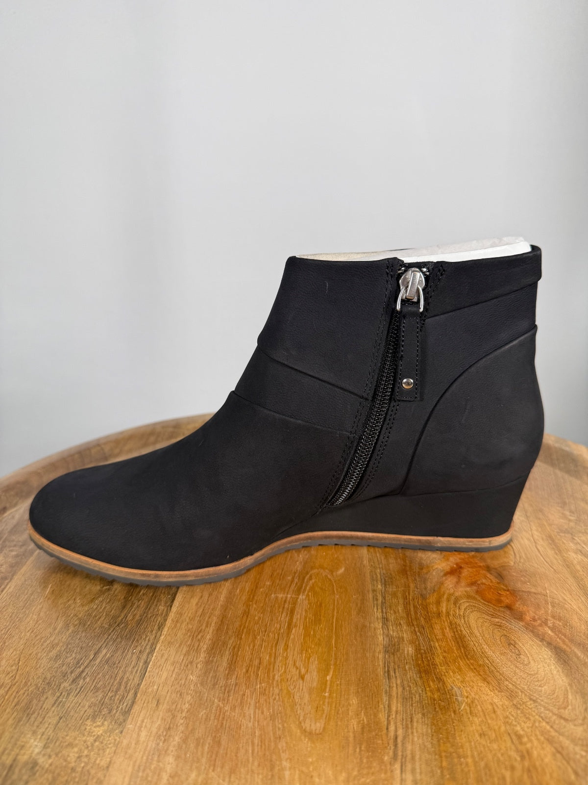 NWB Linea Paolo Yuri Black Oiled Nubuck Wedge Ankle Boots Size 8.5