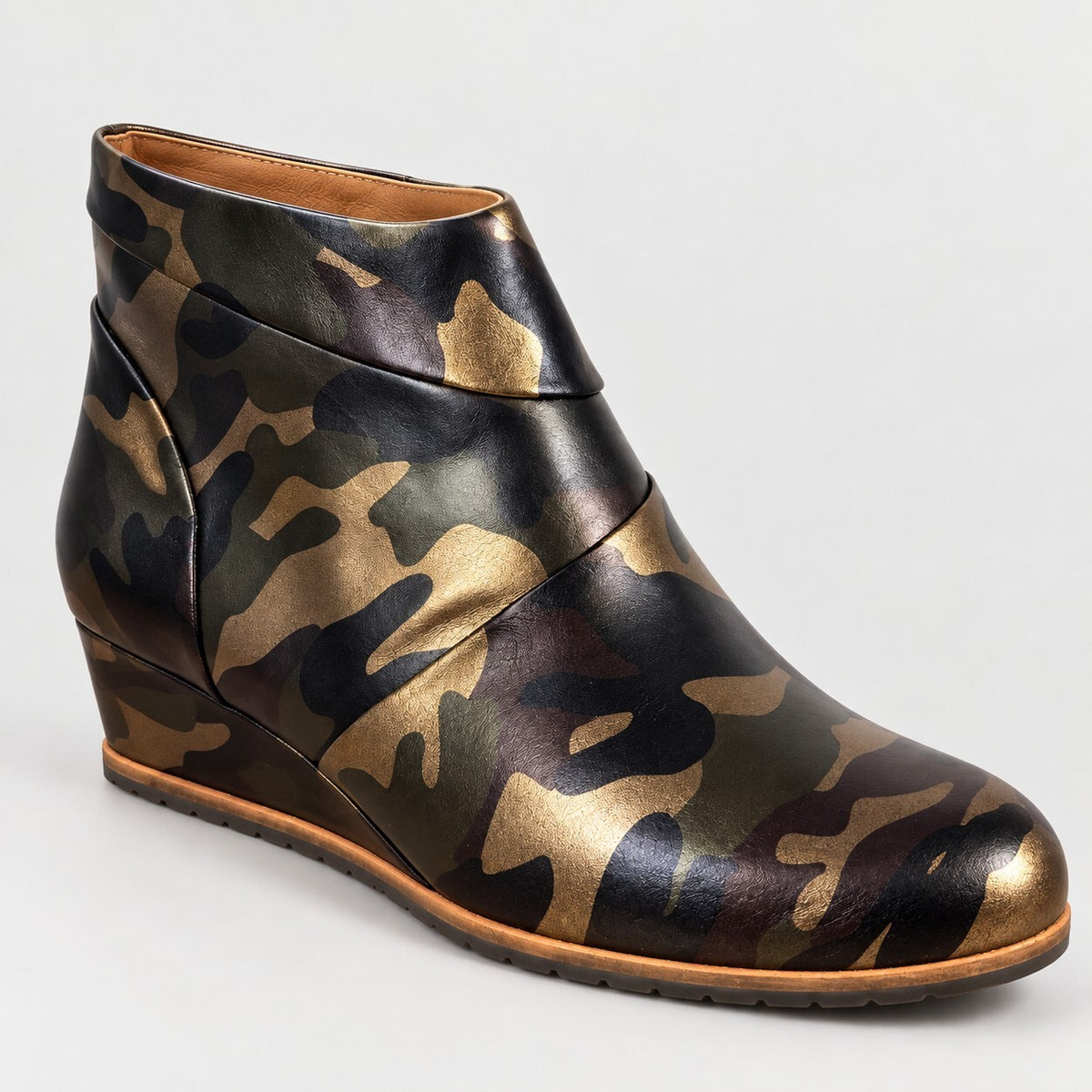 NWB Linea Paolo Yuri Camo Print Leather Wedge Ankle Boots Size 8.5