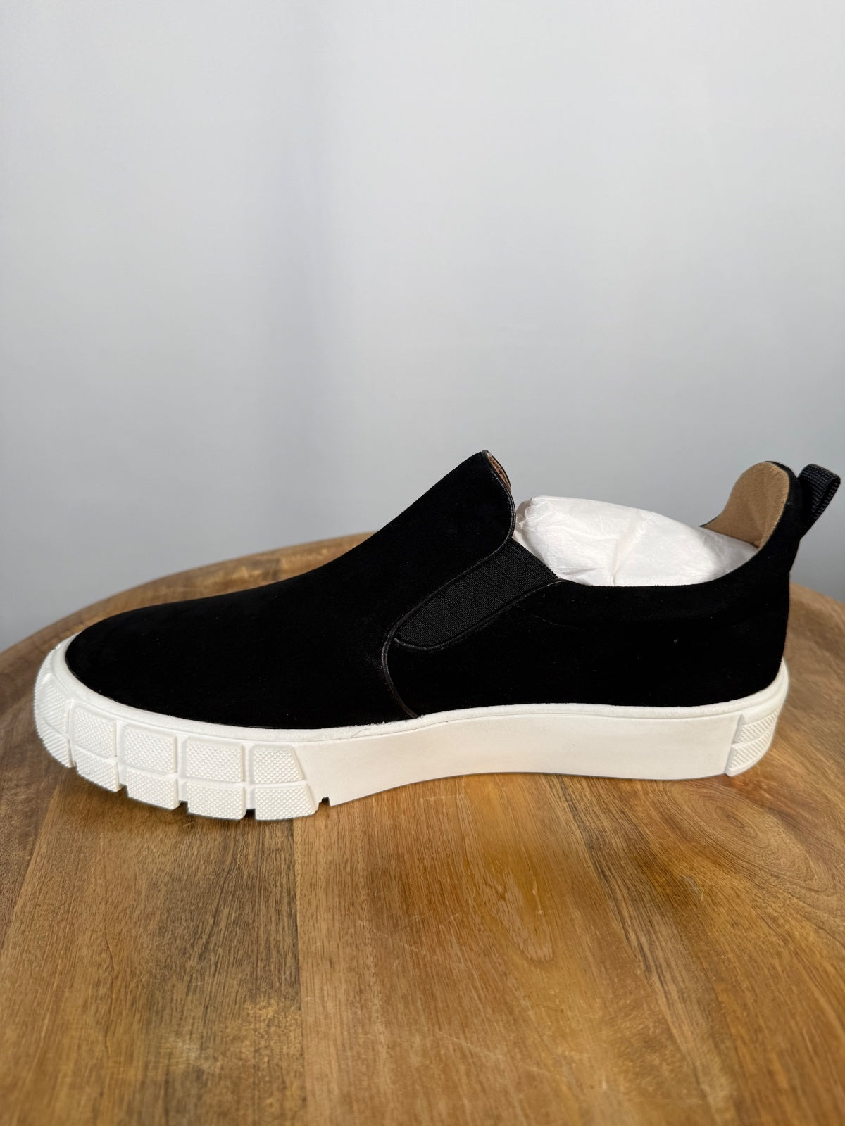 NWB Linea Paolo Kenly Black Suede Slip-On Sneakers Women's Size 8