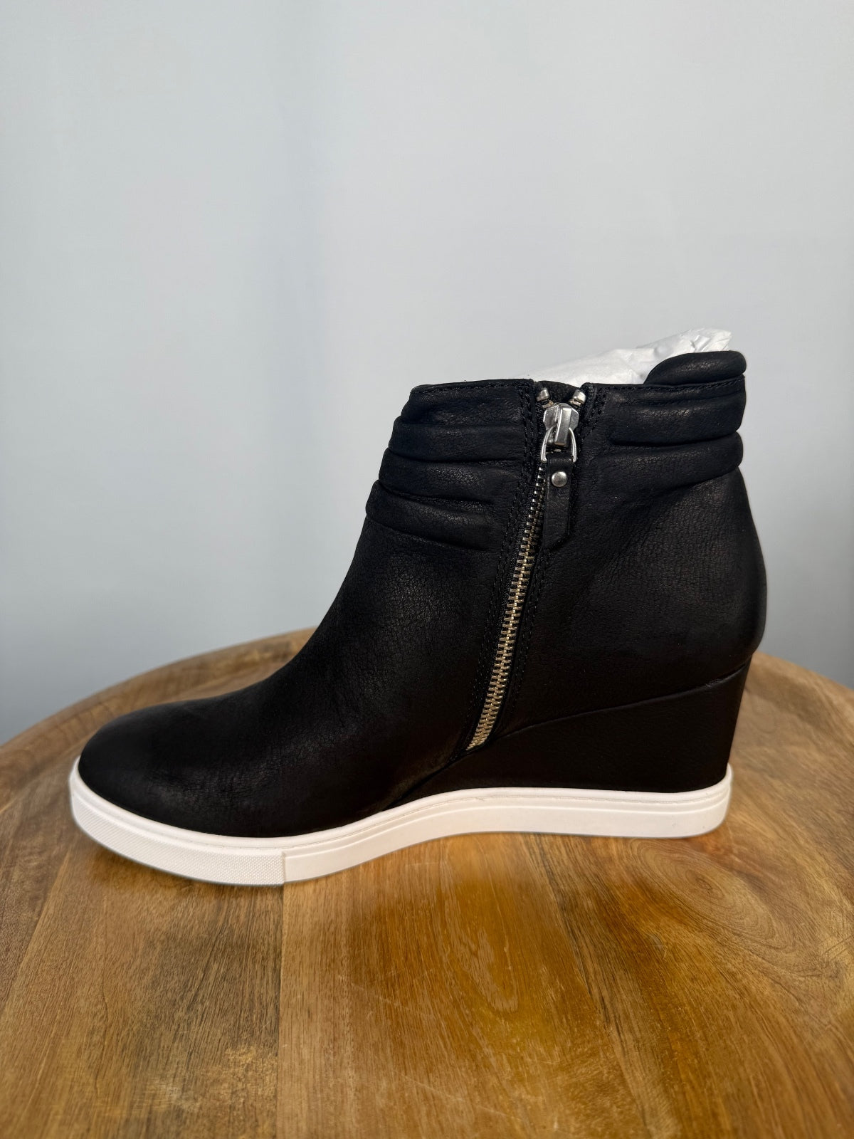 NWB Linea Paolo Frieda Black Oiled Leather Wedge Sneakers Size 7.5