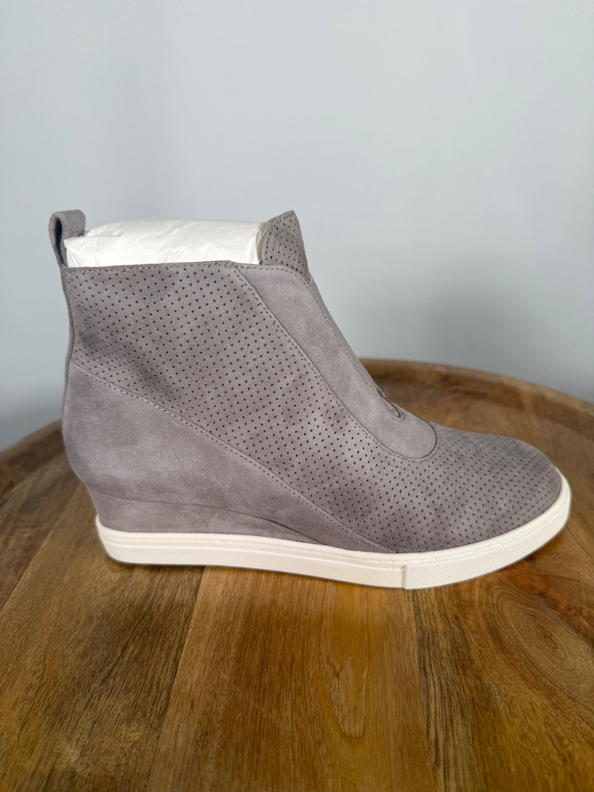 NWB Linea Paolo Anna Rock Gray Perforated Kid Suede Wedge Sneakers Size 5.5