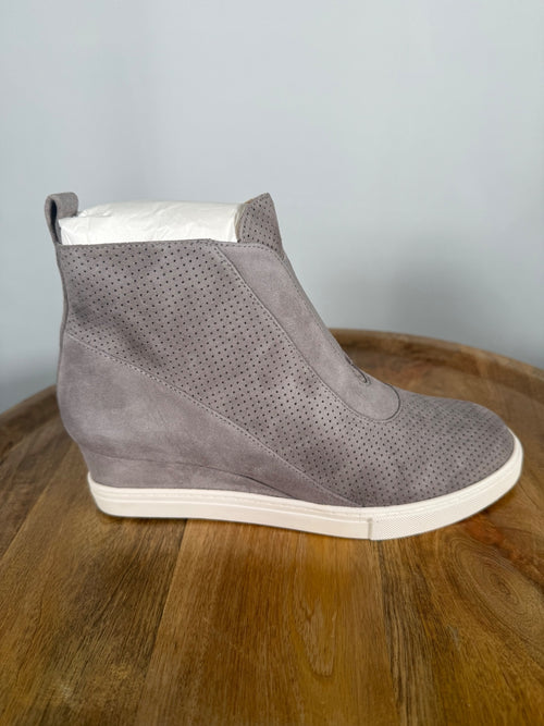 NWB Linea Paolo Anna Rock Gray Perforated Kid Suede Wedge Sneakers Size 5.5