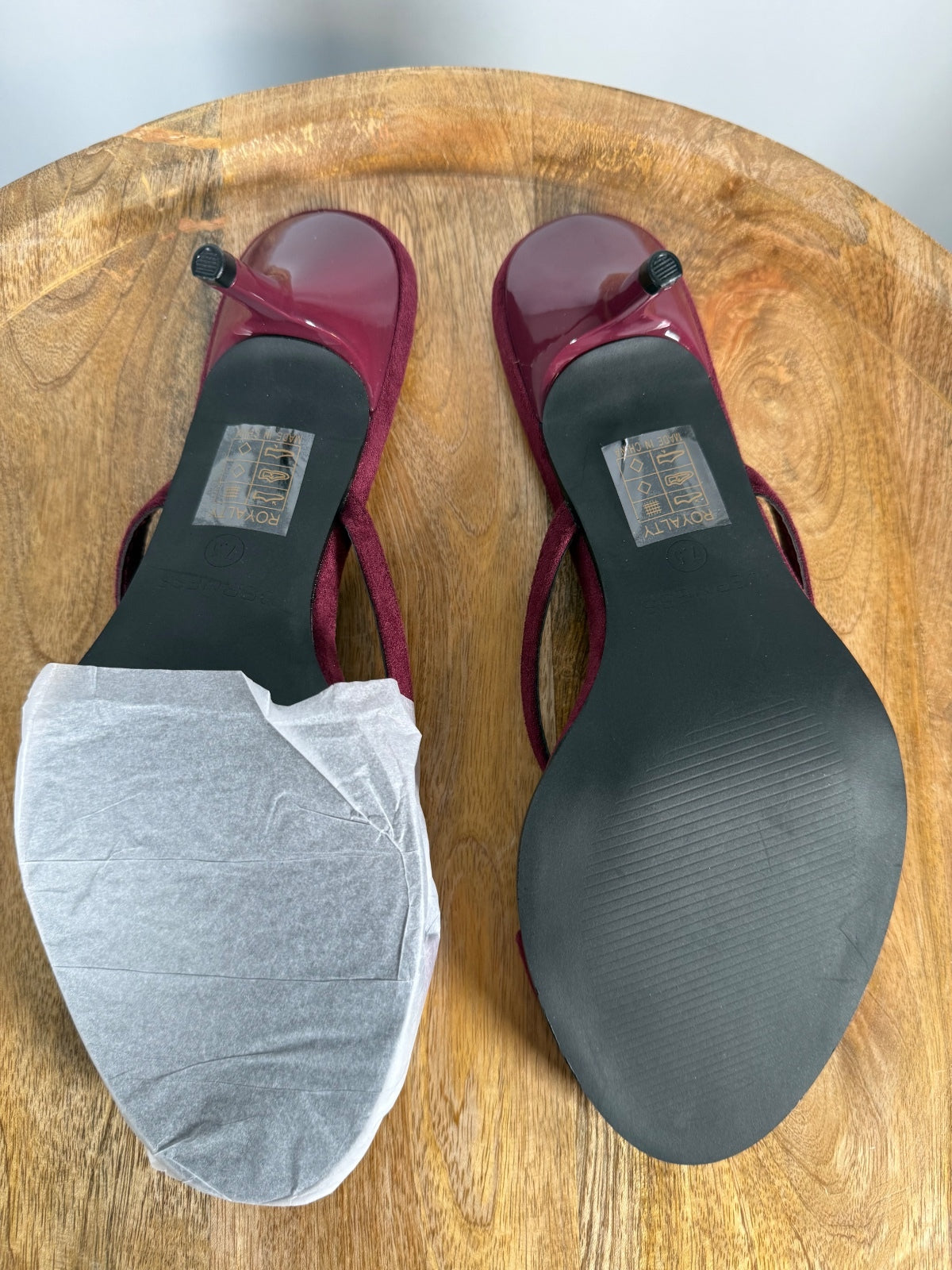 NWB Berness Royalty Wine Gold Accent Heeled Sandals Women's Size 7.5